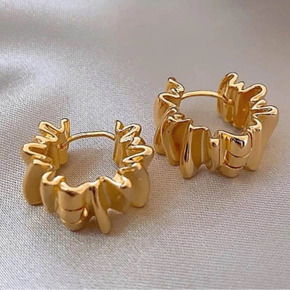 New! Wrinkle Sun Gold Hoop Earrings (2010) - Picture 1 of 3